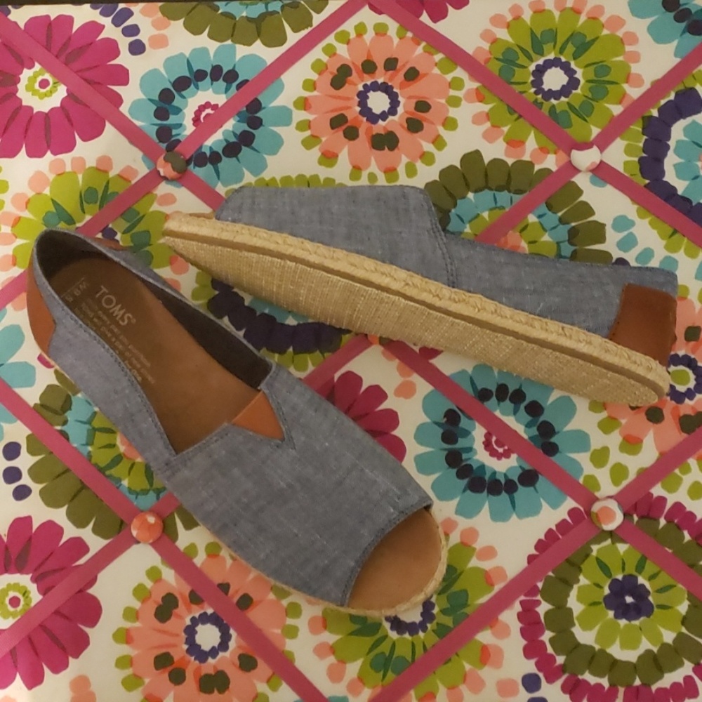 Toms
